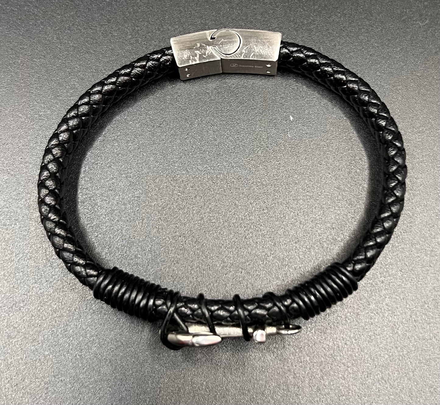 Leather and stainless steel anchor bracelet 